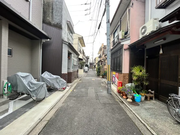 前面道路（南側を望む）