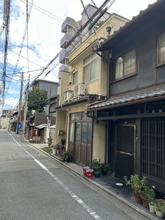 前面道路含む外観