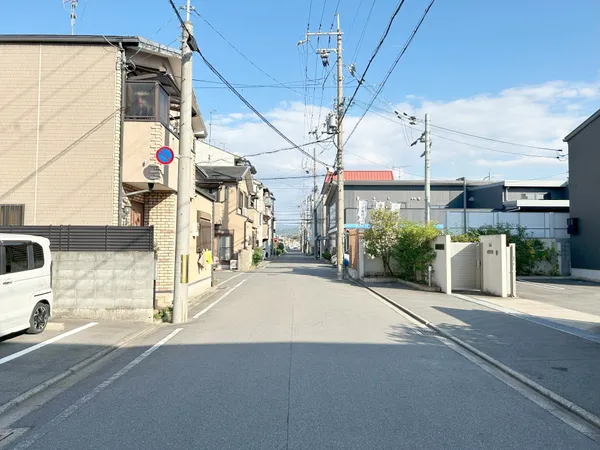 前面道路（東側を望む）