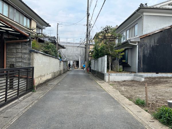 前面道路含む外観