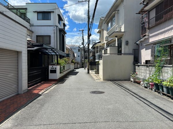 前面道路含む外観