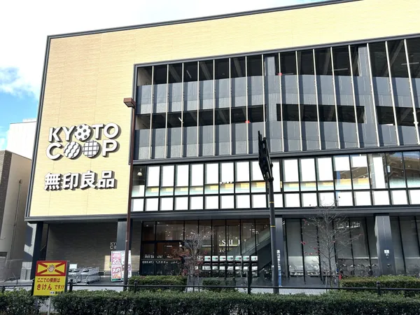 徒歩3分。