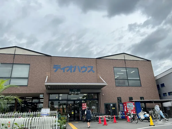 徒歩7分。