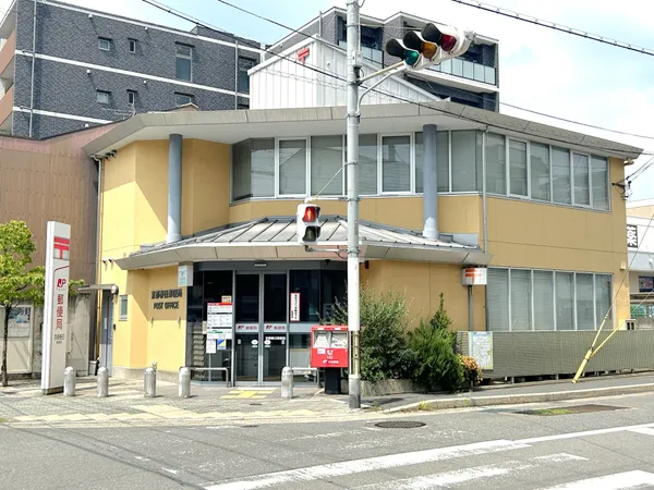 徒歩6分。