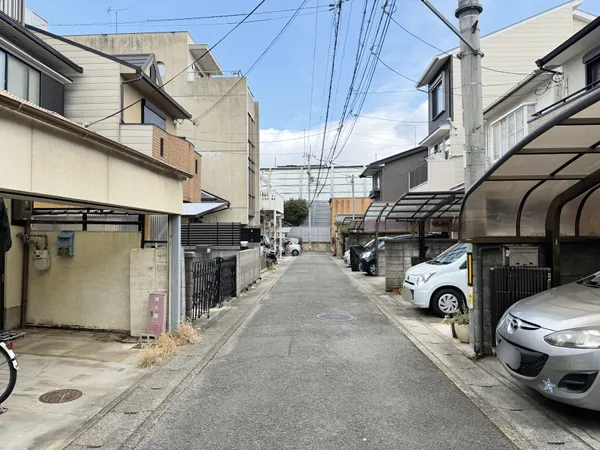 前面道路（東側を望む）