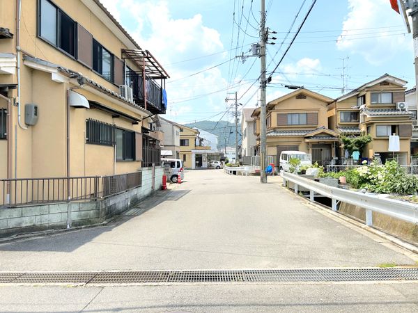 右京区梅津北川町 前面道路含む外観