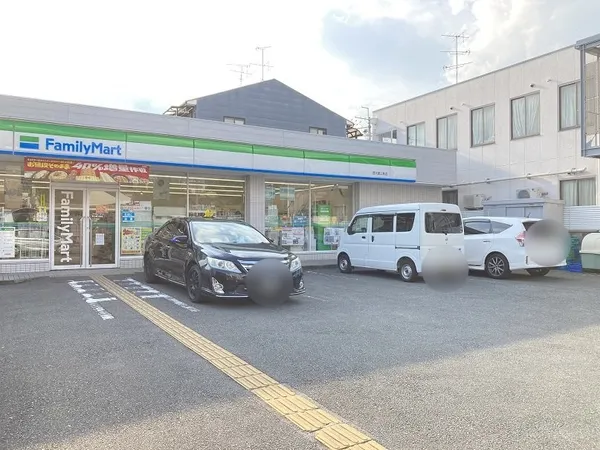 徒歩3分。