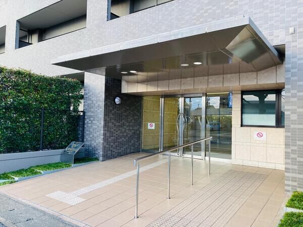 ジオ四条桂川ブライトコア エントランス ジオ四条桂川ブライトコア エントランス