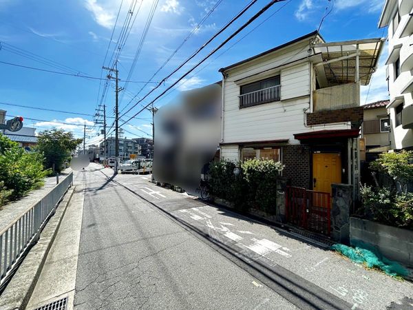 豊中市北条町3丁目 中古テラスハウス 前面道路含む外観 豊中市北条町3丁目 中古テラスハウス 前面道路含む外観