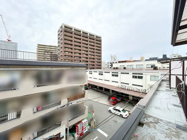 南東バルコニーから南側を望む。