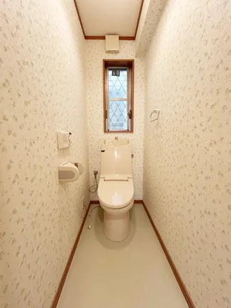 【トイレ】ナチュラルテイストで清潔感のあるトイレ空間です。
