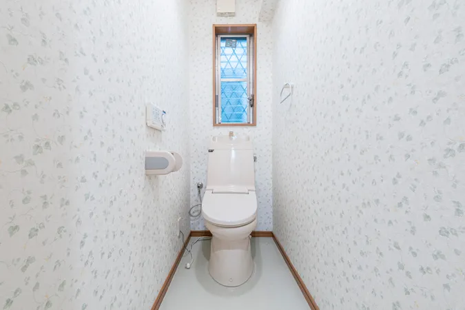 【トイレ】ナチュラルテイストで清潔感のあるトイレ空間です。