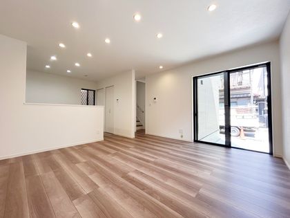 江坂町3丁目 新築戸建 リビング