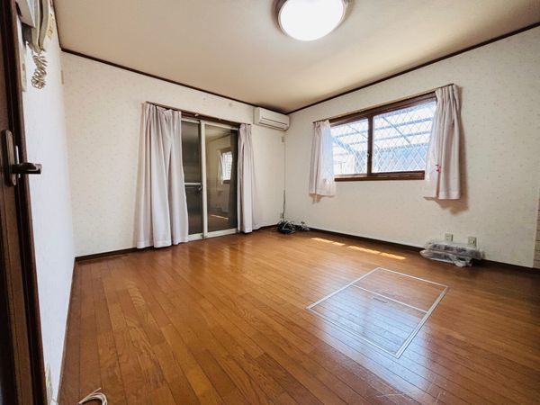 豊中市小曽根1丁目 中古戸建 リビング