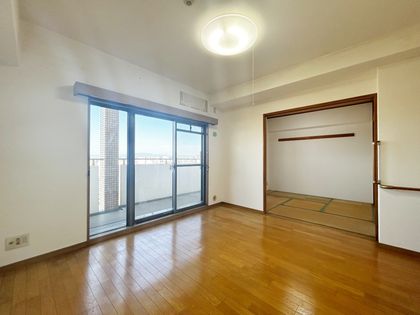 ネバーランド江坂 リビング ネバーランド江坂 リビング