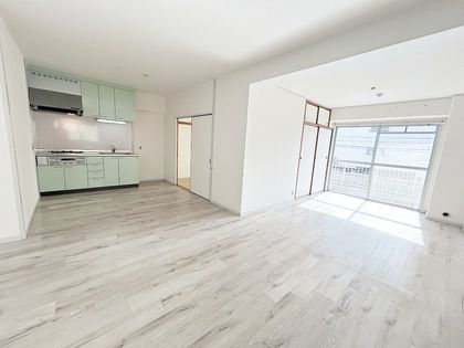 ユニライフ江坂 リビング