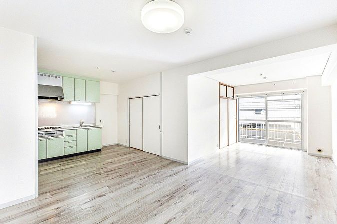 ユニライフ江坂 リビング