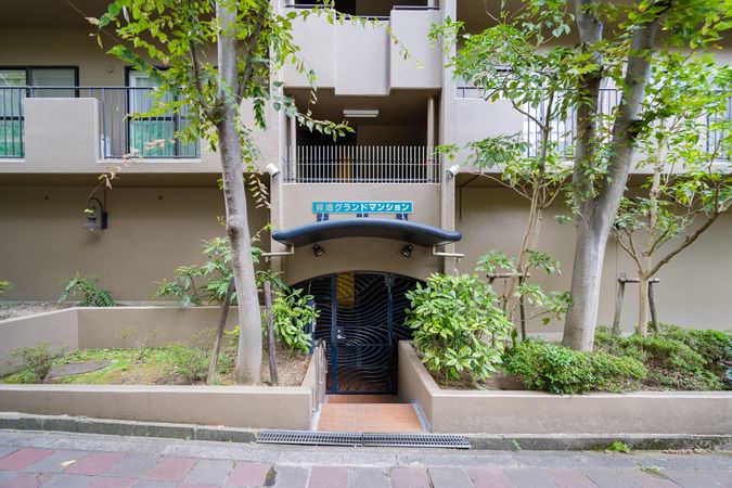 緑地グランドマンション エントランス