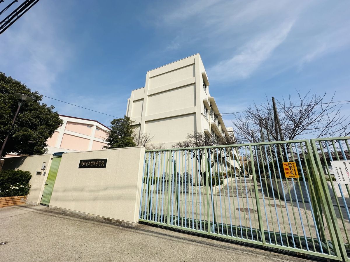 セレッソコート江坂 吹田市立豊津中学校(約960m) 吹田市立豊津中学校(約960m)
