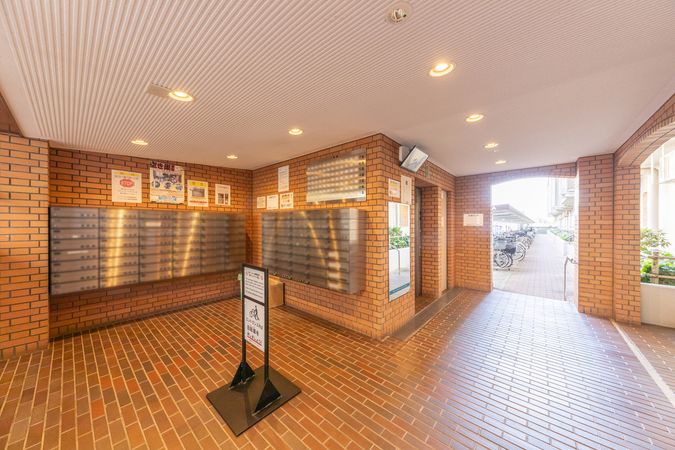 ユニライフ北大阪 1号棟 エントランス ユニライフ北大阪 1号棟 エントランス