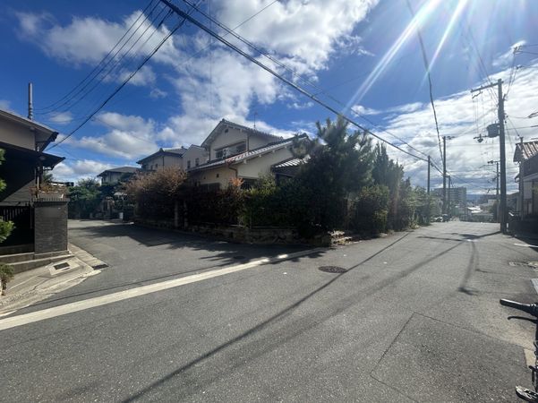 吹田市千里丘上 土地 前面道路含む外観