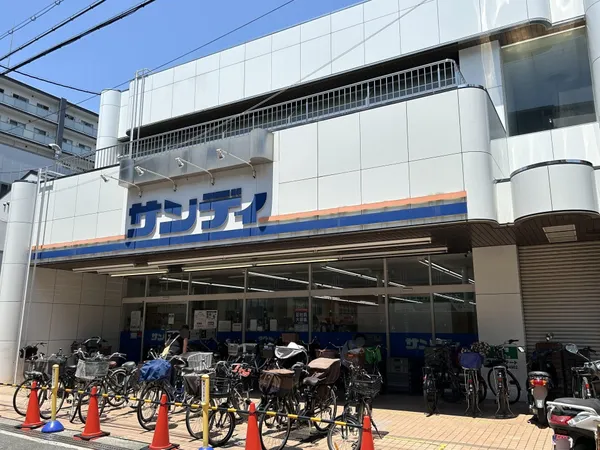 徒歩3分。