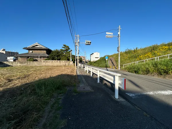 前面道路含む外観