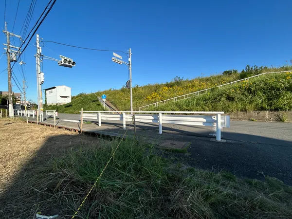 前面道路含む外観