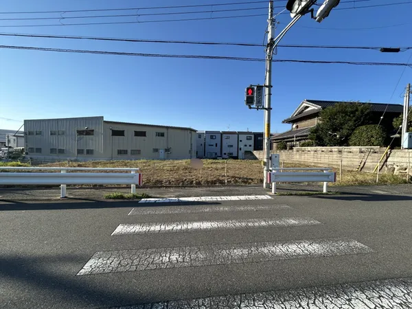 前面道路含む外観