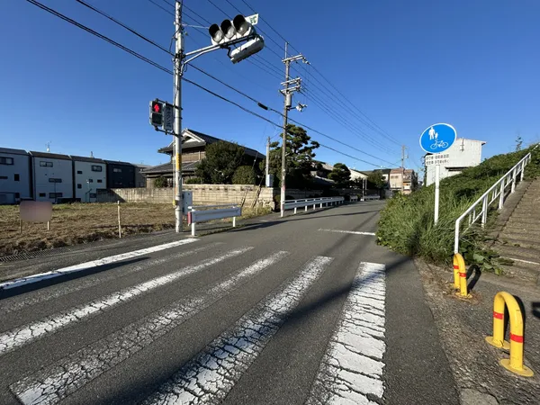 前面道路含む外観