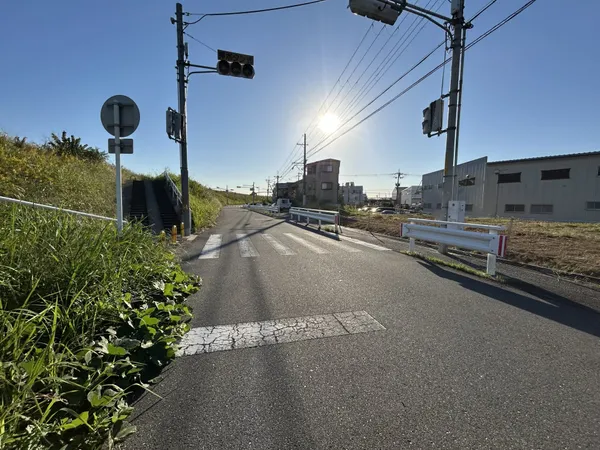 前面道路含む外観