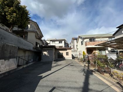 吹田市千里丘西 土地 前面道路含む外観