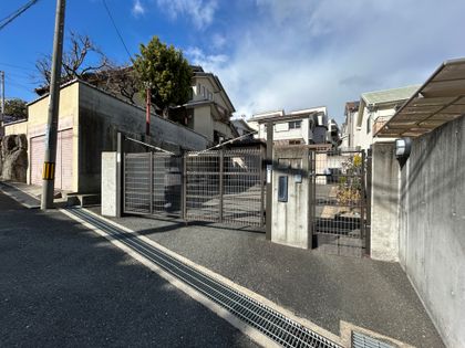 吹田市千里丘西 土地 前面道路含む外観