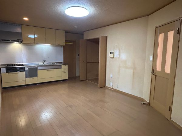摂津市鶴野4丁目 中古戸建 リビング 摂津市鶴野4丁目 中古戸建 リビング
