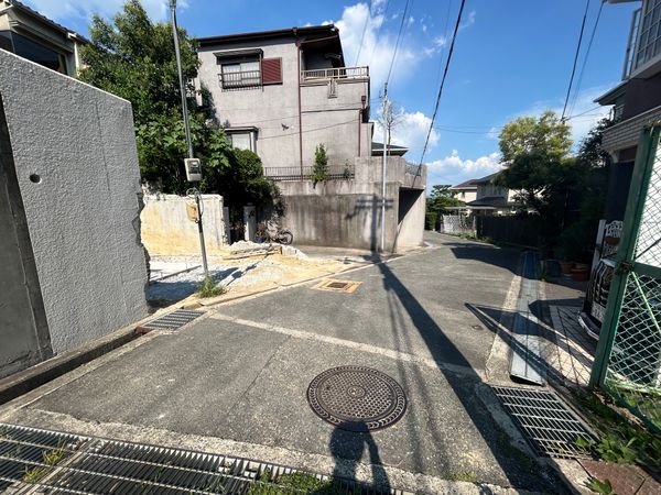 前面道路含む外観