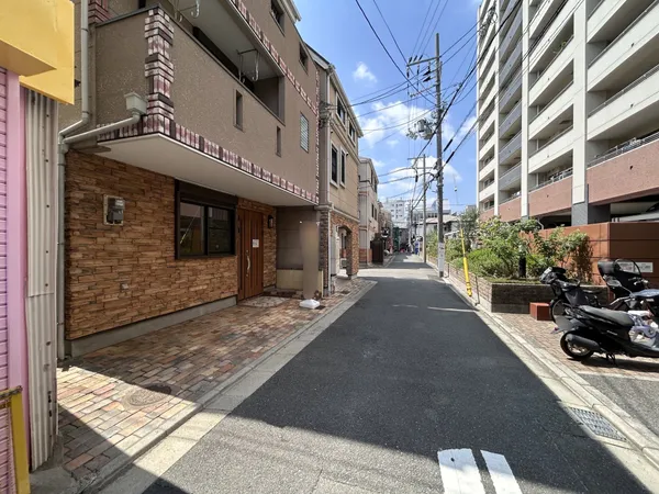 前面道路含む外観