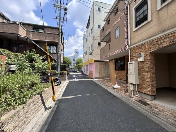 前面道路含む外観