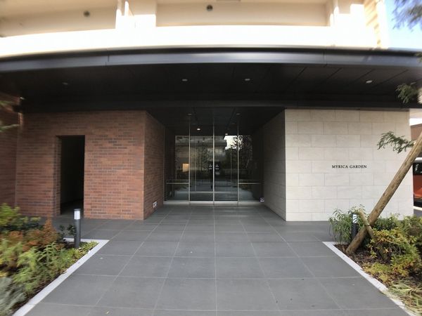 ミリカ・ガーデン エントランス