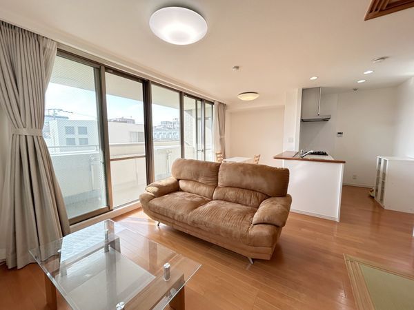 ディークラディア吹田千里丘 リビング ディークラディア吹田千里丘 リビング