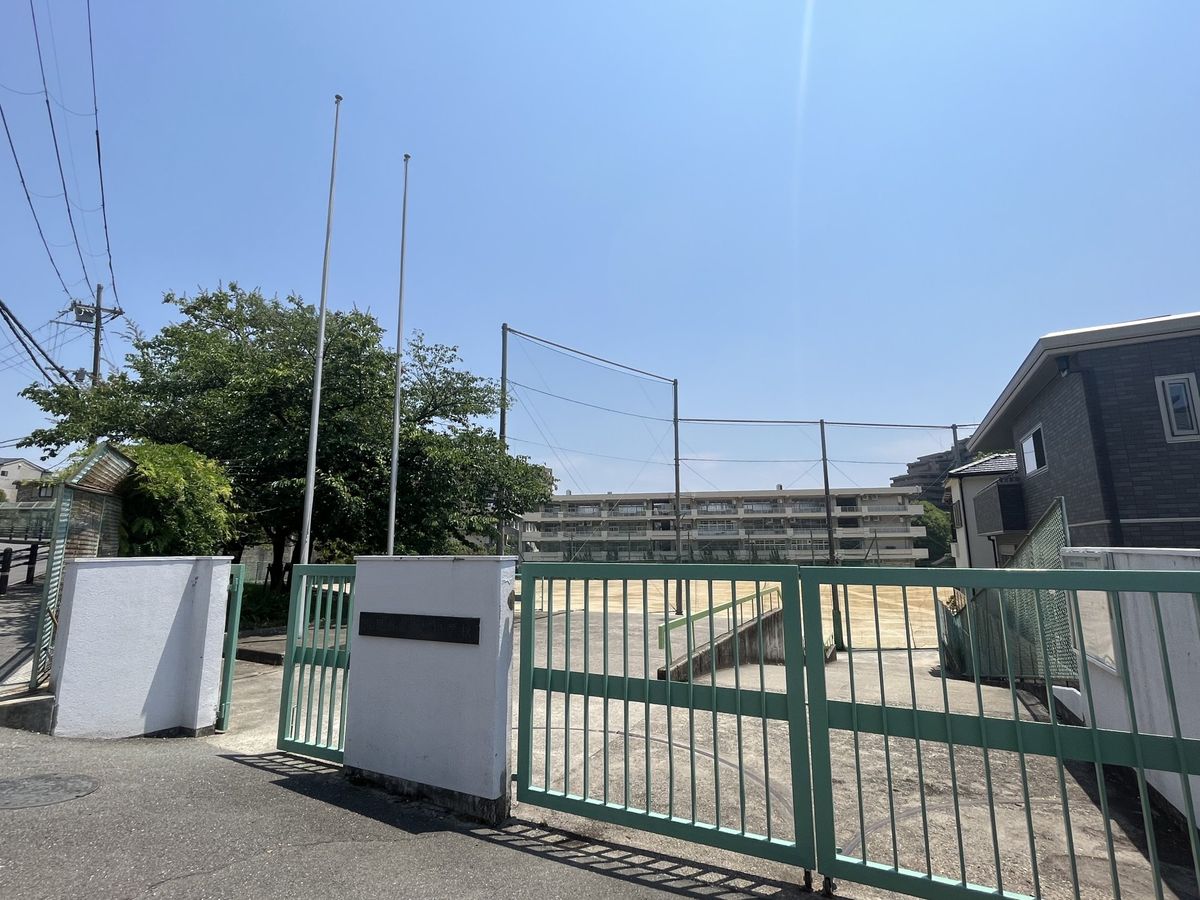 千里ディアヒルズ アーバ・リッジ 吹田市立南山田小学校(約30m) 吹田市立南山田小学校(約30m)