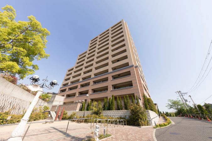 アリスト吹田新芦屋ヒルズ 外観