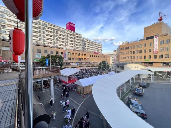 JR吹田駅のロータリーを含む本物件外観