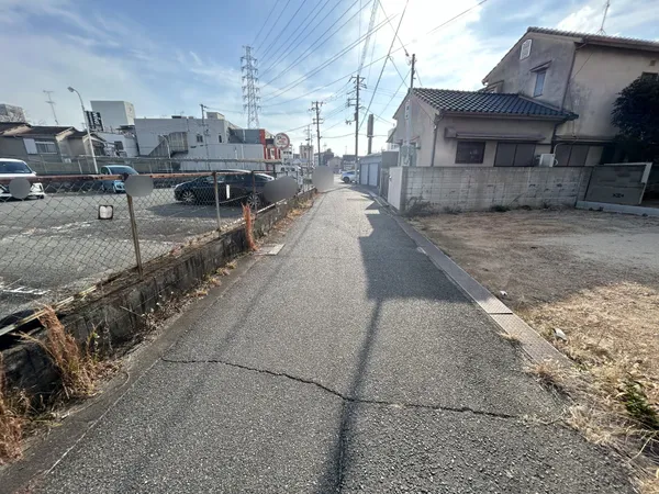 前面道路を含む外観