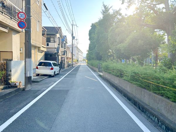 前面道路含む外観