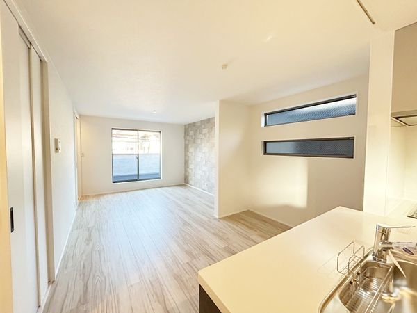 上ノ島町1丁目新築戸建 リビング