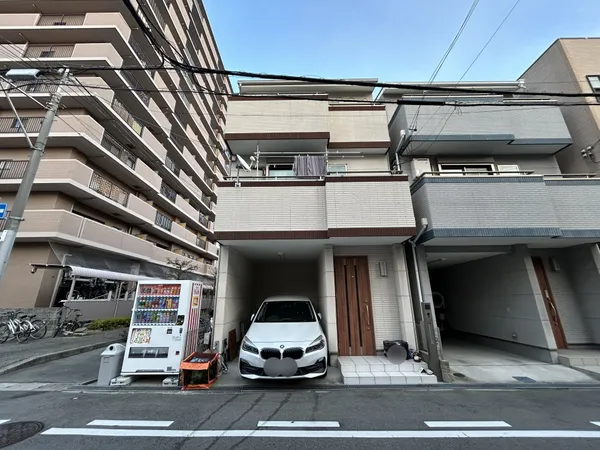 平成24年3月建築の外観写真です