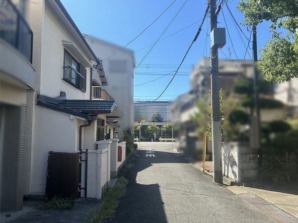 東大阪市南鴻池町2丁目 前面道路含む外観