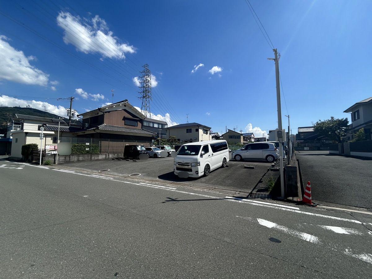 前面道路含む外観