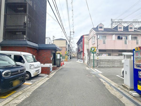 前面道路含む外観