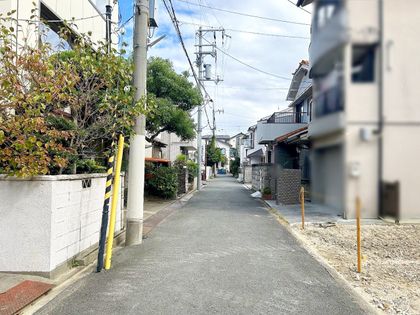 東大阪市南鴻池町2丁目 前面道路含む外観